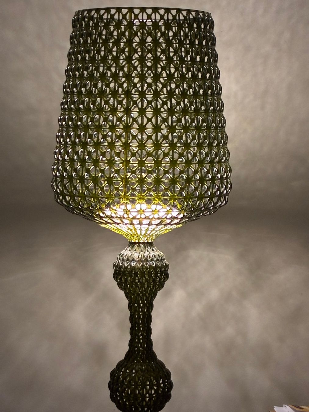 Kartell Lampade: Kabuki floorlamp, Kartell – Usato da Zürich venduto da DrODrMo