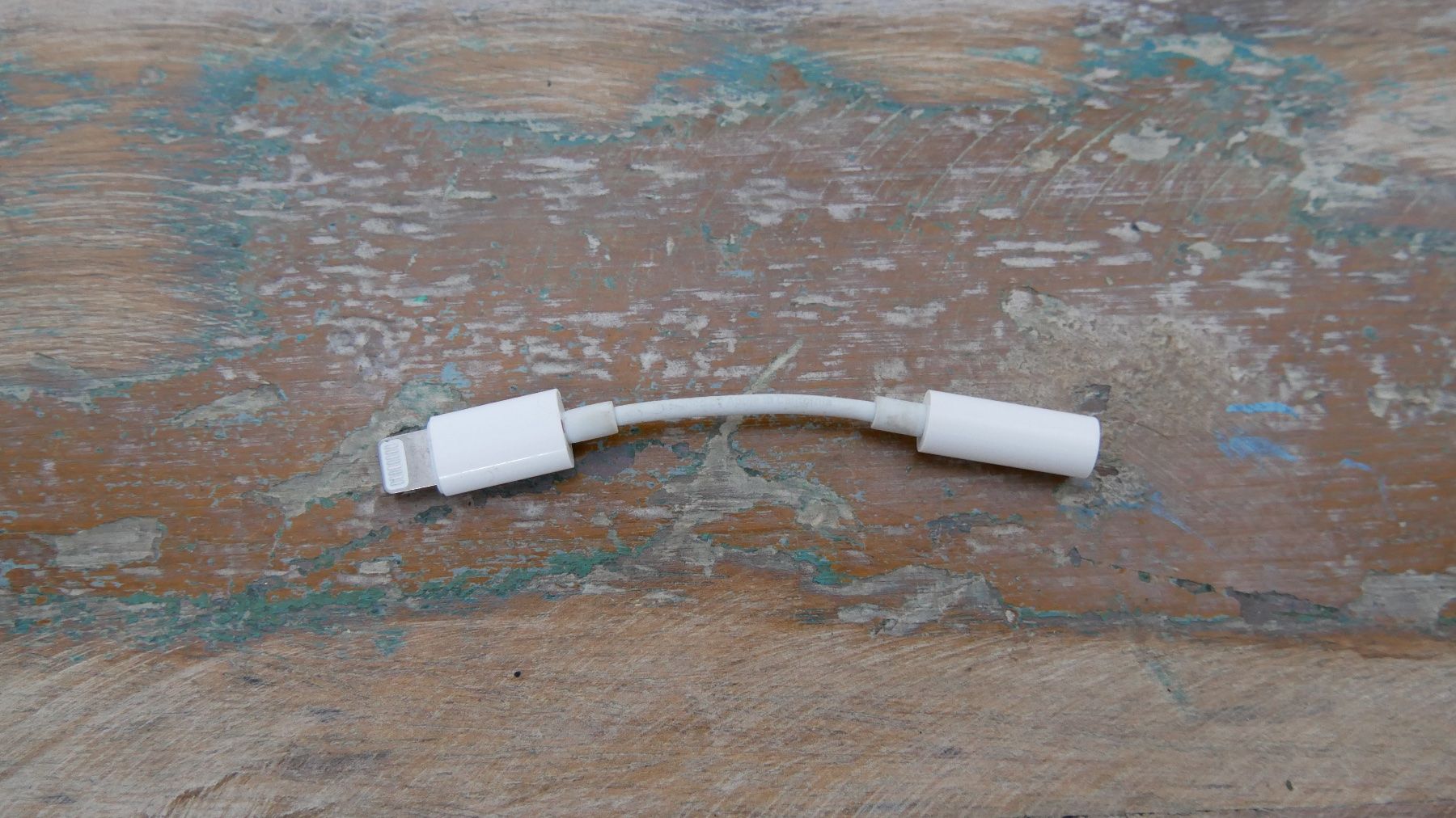 Apple Laufwerke & Adapter: Apple Adapter Lightning auf 3,5mm Kopfhörer iPhone – Neu (gemäss Beschreibung) aus Zürich von julia_vina 1