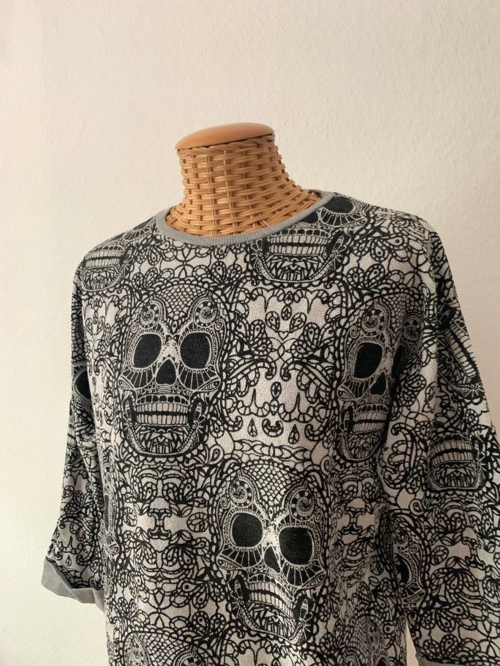 Pullover & Sweatshirts: TOPSHOP - Pullover mit Totenköpfen 34 – Gebraucht aus Zürich von Diazaio 1