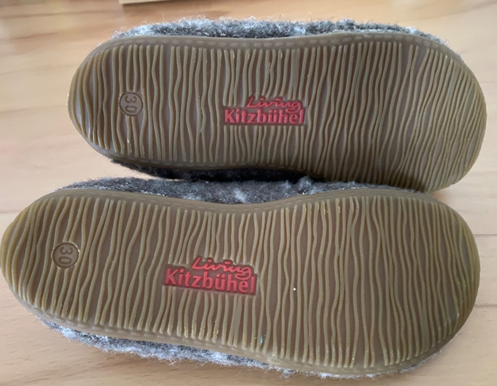 Scarpe per ragazzi: Kitzbühel Hausschuhe, Gr. 30, Grau – Usato da Zürich venduto da Kloeschen78 2
