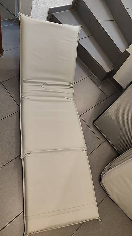 Tapis de sol: 2 zusammenklappbare Liegematten zu verschenken – D'occasion à Röthenbach Hbsee par Meld 2