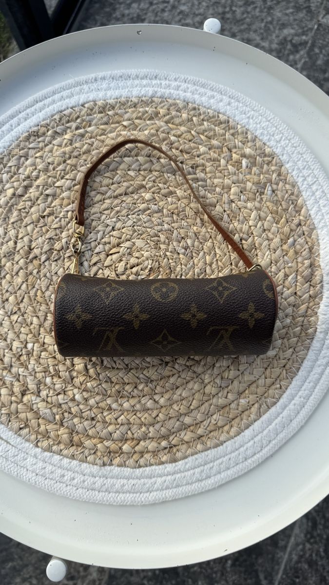 Louis Vuitton Sacs: Louis Vuitton Pochette mini monogram Papillon  – D'occasion à Speicherschwendi par sen_r6wk 1