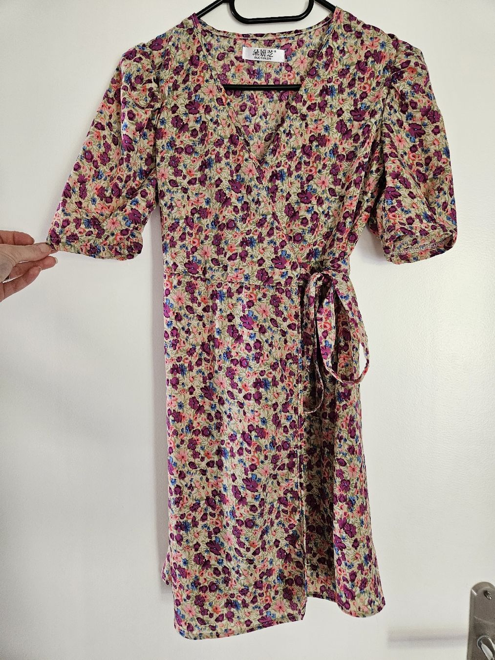 Kleider: Robe portefeuille XS-S  – Gebraucht aus Vétroz von sas_yln5