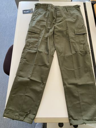 Neue Mil-Tec Cargo Hose Grösse L, Oliv - Top Zustand!