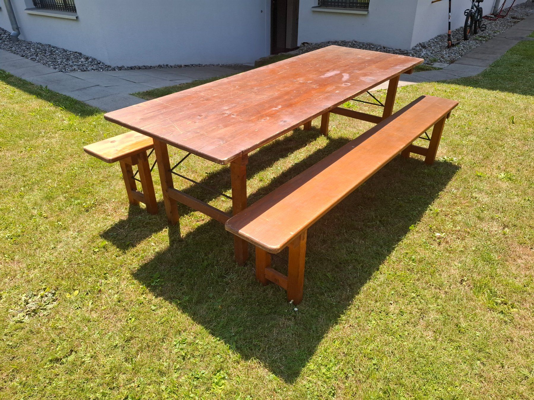 Set de table et chaises: Festbankgarnitur – D'occasion à Erstfeld par hasi1987