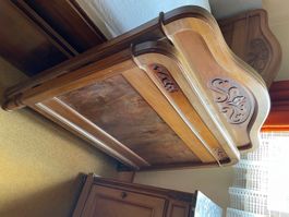 Schlafzimmer antik: 2 Betten, Nachttisch, Kommode, Schrank