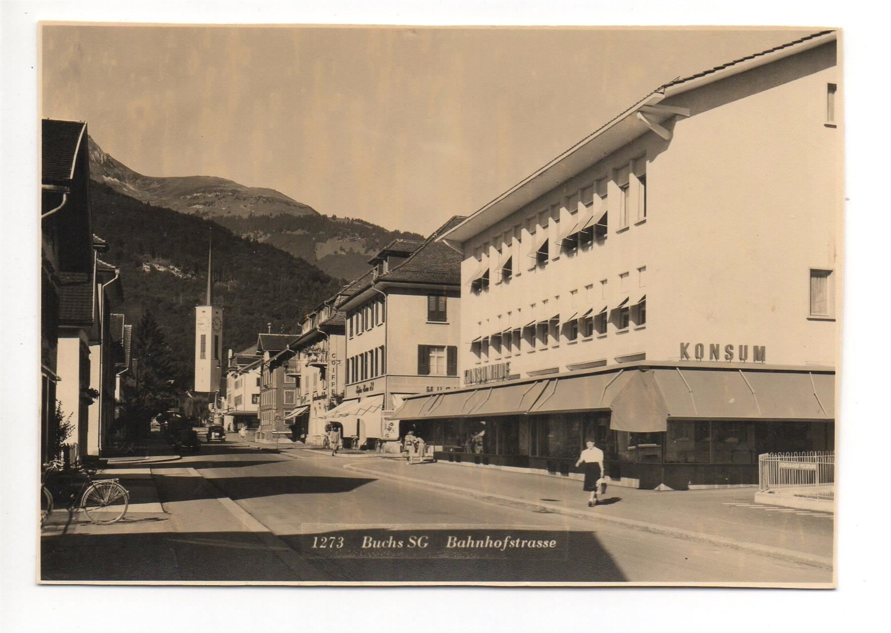 Cartoline postali: BUCHS SG Bahnhofstrasse belebt - Konsum – Usato da Jona venduto da philajona