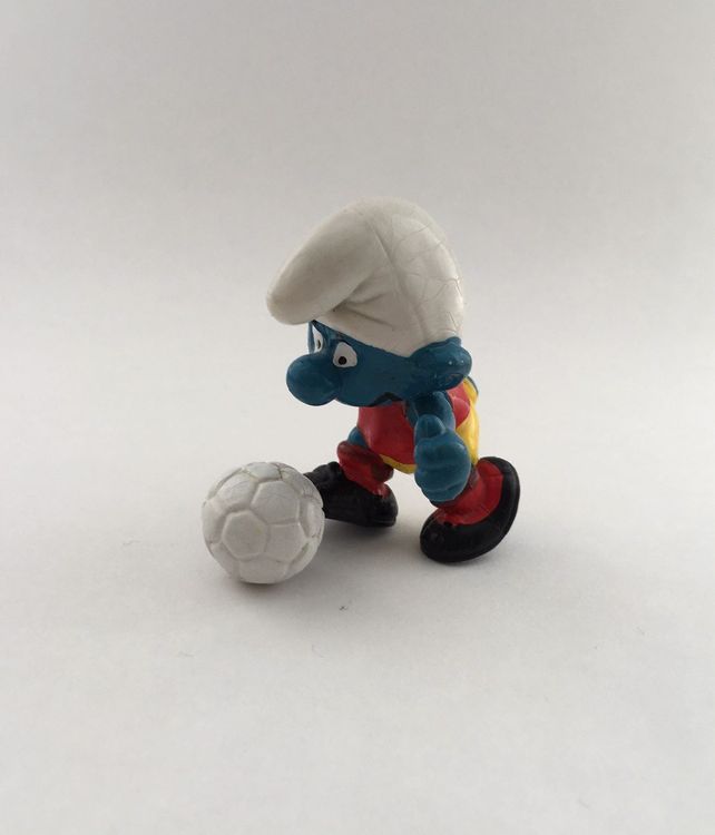SCHLEICH 20809 – Schlumpf Schiedsrichter Fußball-Figur | Detailgetreu Handbemalt, Für Sammler & Kinder