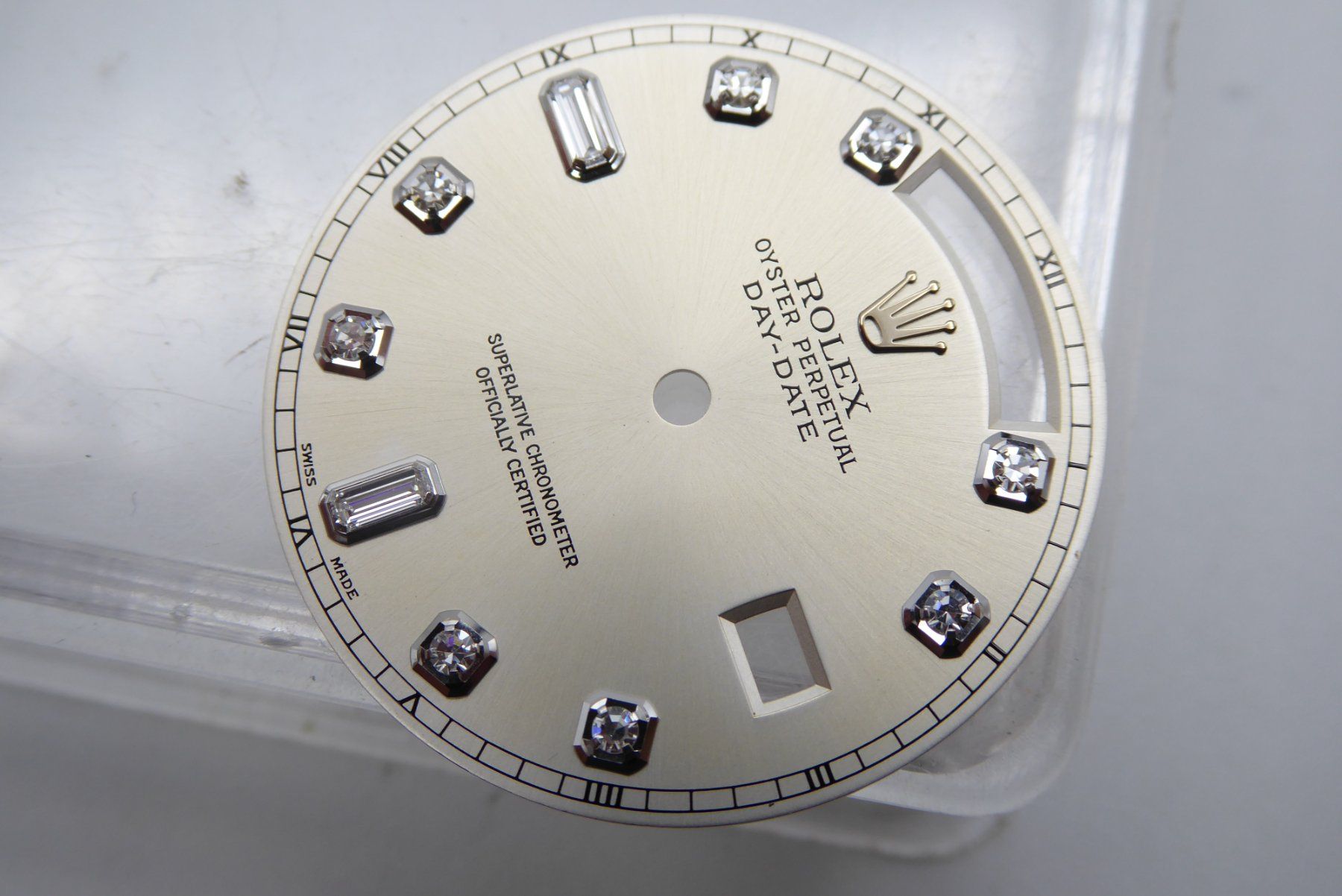 Rolex Orologi: Rolex Day-Date 36mm silver diamond dial Index 118239 – Nuovo (secondo la descrizione) da Geneve venduto da adr_xk6n 3