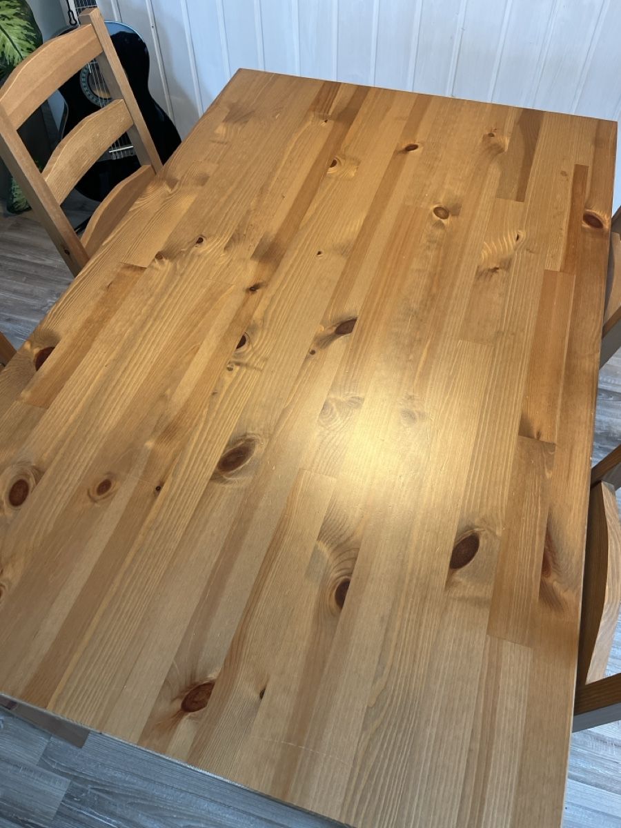 Ikea Set di tavolo e panche: Holztisch mit 4 Holzstühlen – Usato da Zuzwil BE venduto da Levala_7 2