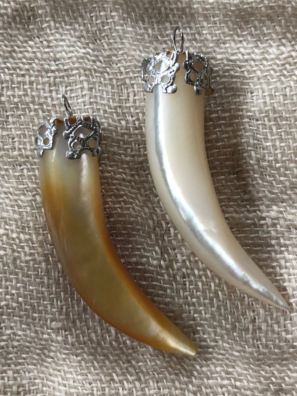 Ciondoli: 1 x Anhänger Schmuck Horn oder Perlmutt hell + dunkel Kette – Usato da Wald ZH venduto da rotschmuddl