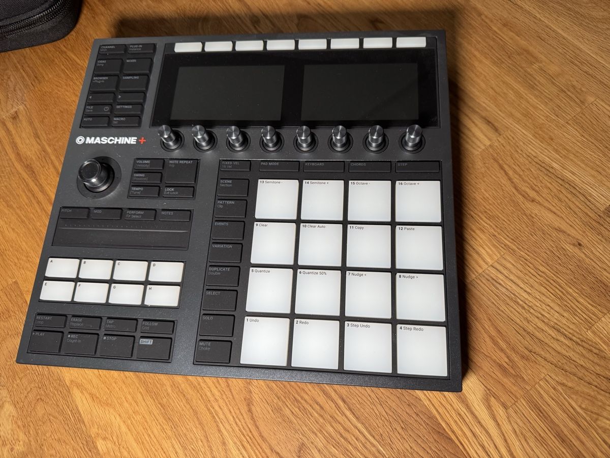 Native Instruments Mischpulte: Native Instruments Maschine Plus avec étui Magma – Gebraucht aus Biel/Bienne von gio_l5vq