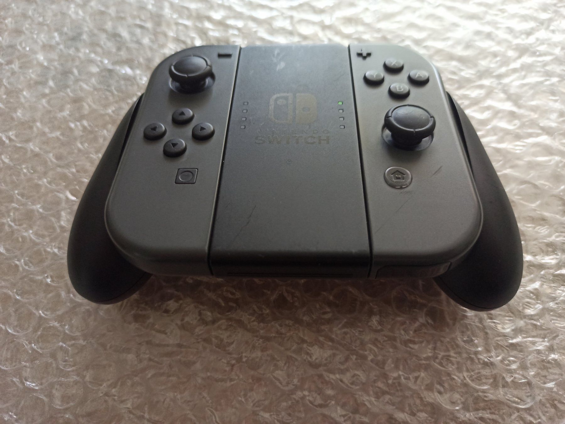 Nintendo Controller: Original Nintendo Switch Joy-Con (Grau) + Grip / NSW – Usato da Oberweningen venduto da mar_87mx