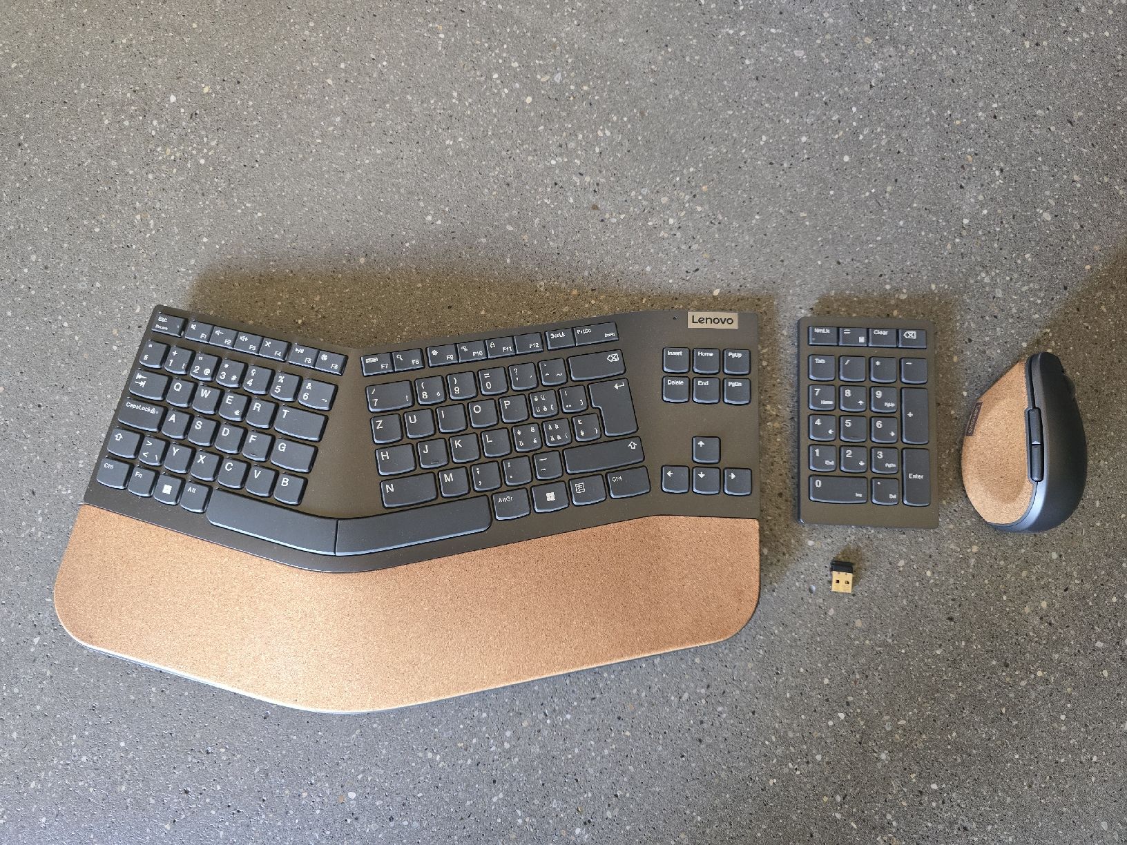 Lenovo Tastaturen: LENOVO Go Keyboard (CH) / Maus / Numeric Keypad – Neu (gemäss Beschreibung) aus Therwil von Kontrolle