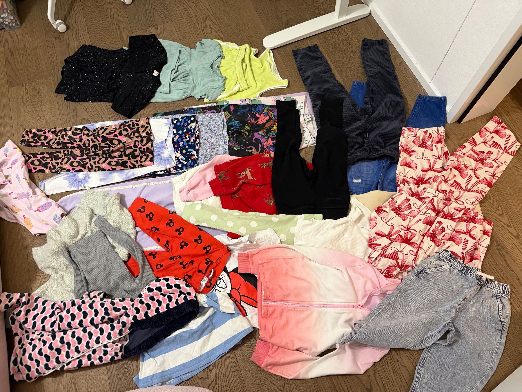Lotti & Set di vestiti: Assorted Children Clothing Bundle, Mixed Items, Used – Usato da Oberglatt ZH venduto da Sale12 9