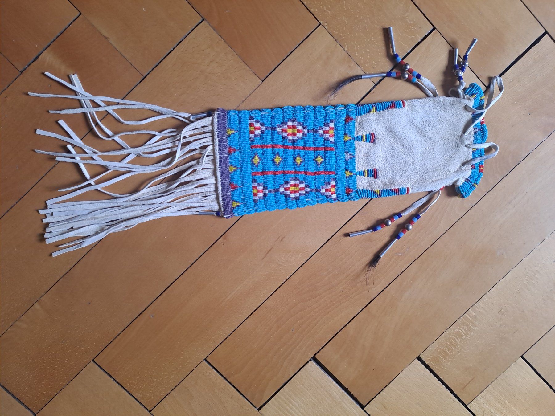 Perle (finte): NATIVE CHEYENNE PIPE-BAG  PERLES – Usato da LAUSANNE venduto da KWEW 1