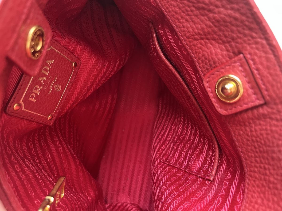 Prada Borse da donna: Neuwertige Prada Tasche, dunkelrot – Usato da Russikon venduto da Jamiee 3