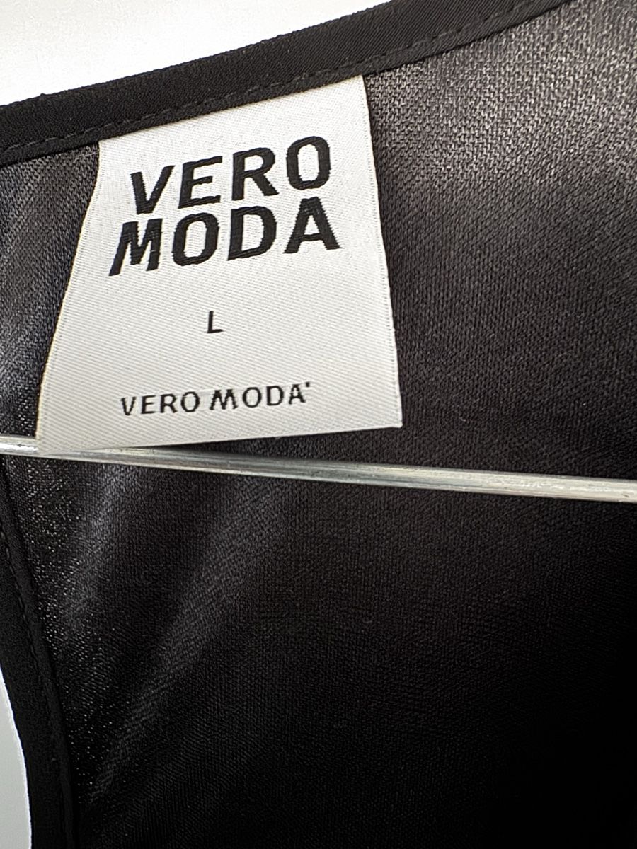 Top: Schwarzes Pailletten-Top GR L – Usato da Zürich venduto da Manubene 2