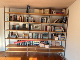 Bücherregal
