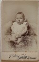 CDV F. Lüthi Sohn, St. Gallen - Kind auf Pelz