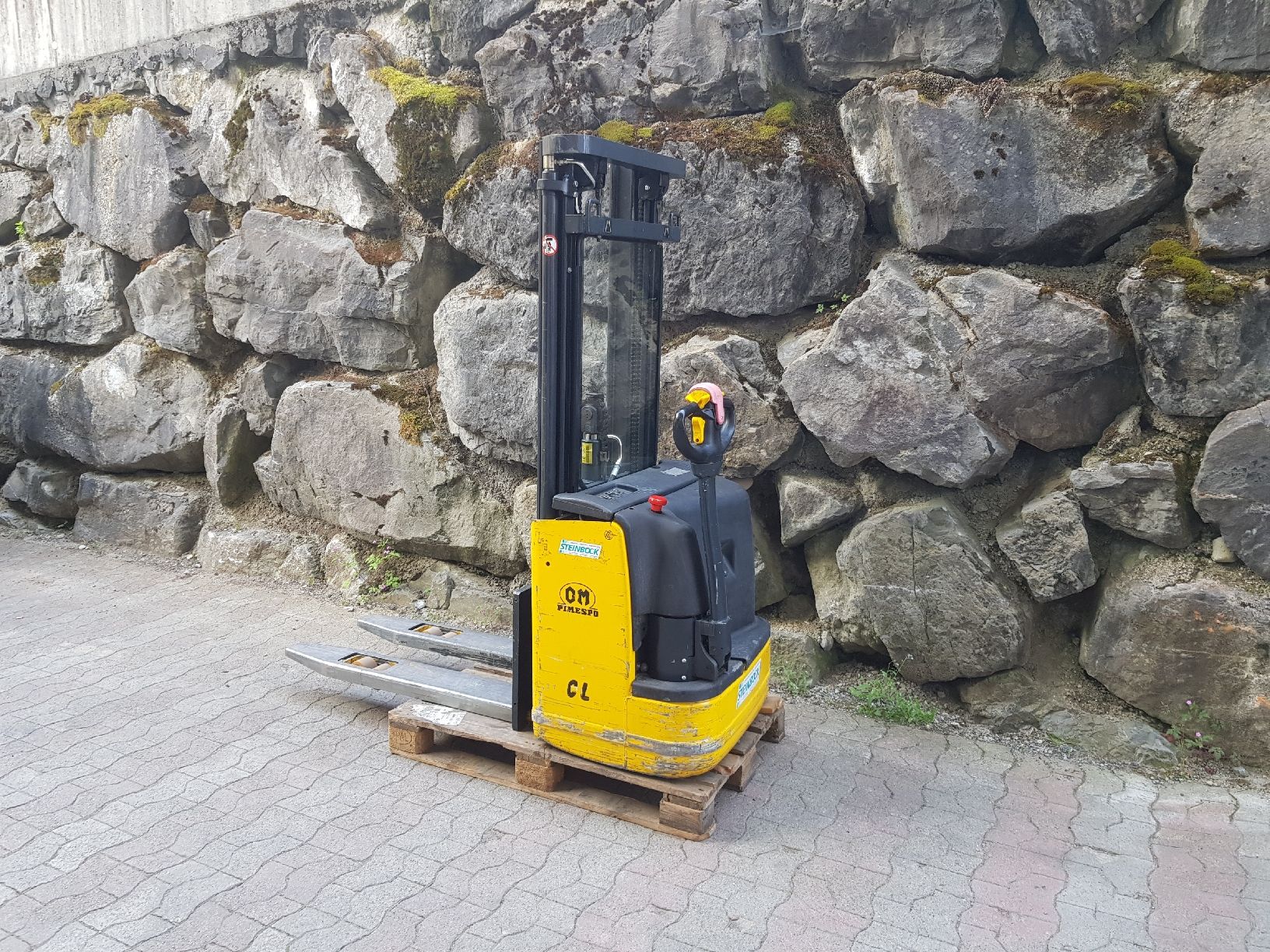 Carrelli elevatori e a forche: Stapler OM Ameise Deichselstapler Hochhubwagen – Difettoso da Brunnadern venduto da p..... 2