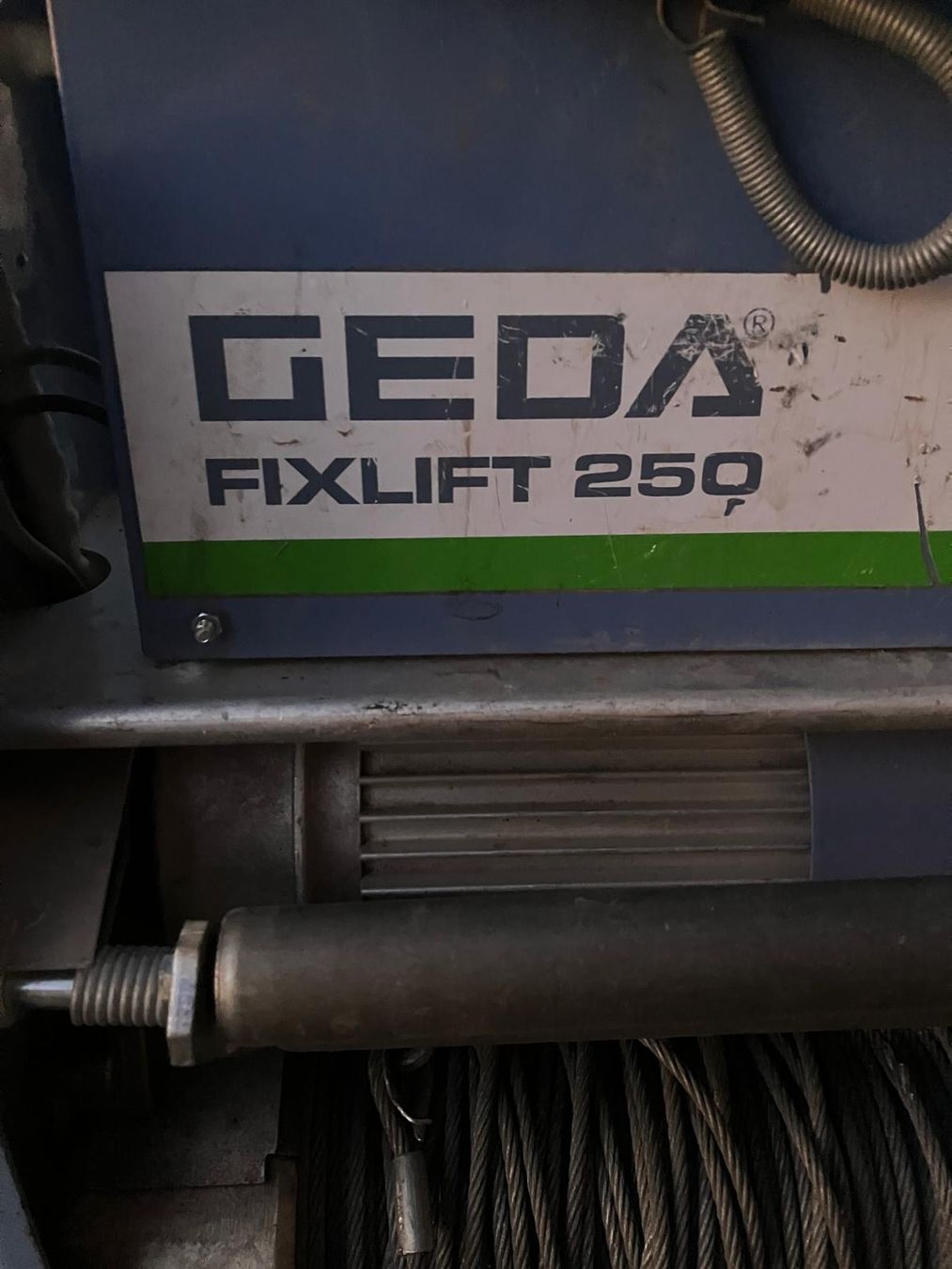 Geda Ponts élévateurs & Crics: Dachdecker-Warenlift GEDA  – D'occasion à Root par Mona.1987
