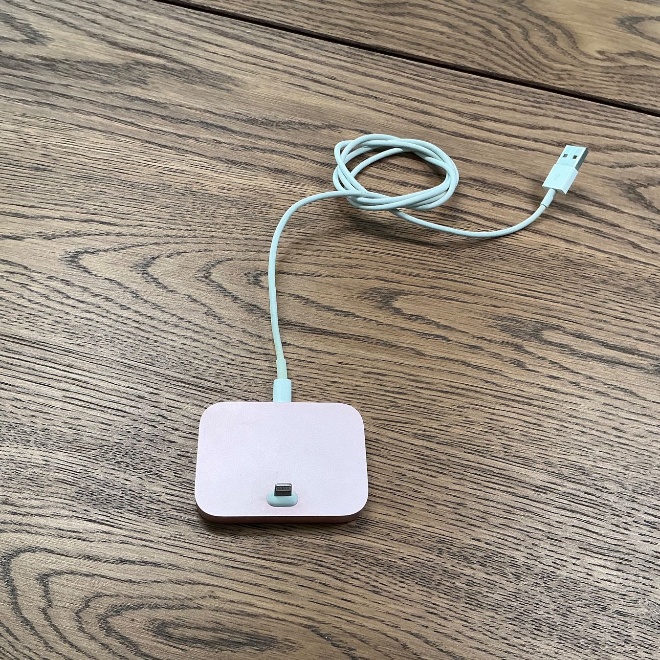 Apple Chargements: Apple Ladestation Roségold mit Lightning & USB A Stecker – D'occasion à Würenlos par Chicca2004 2
