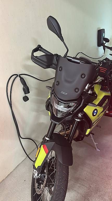 BMW Tutti i ricambio per moto: WRS Windschield BMW F900 GS – Usato da Rickenbach LU venduto da reachthesky