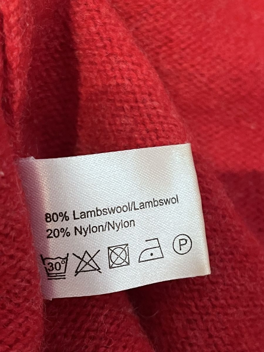 Giacche: Red Cardigan/Rote Jacke 80% Lambswool Size S – Usato da Turgi venduto da SvetlaM 1