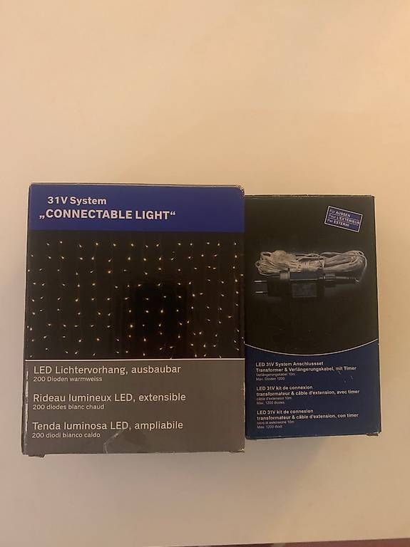 Guirlandes lumineuses: LED Lichtervorhang & Anschlussset – D'occasion à Dübendorf par audreydes