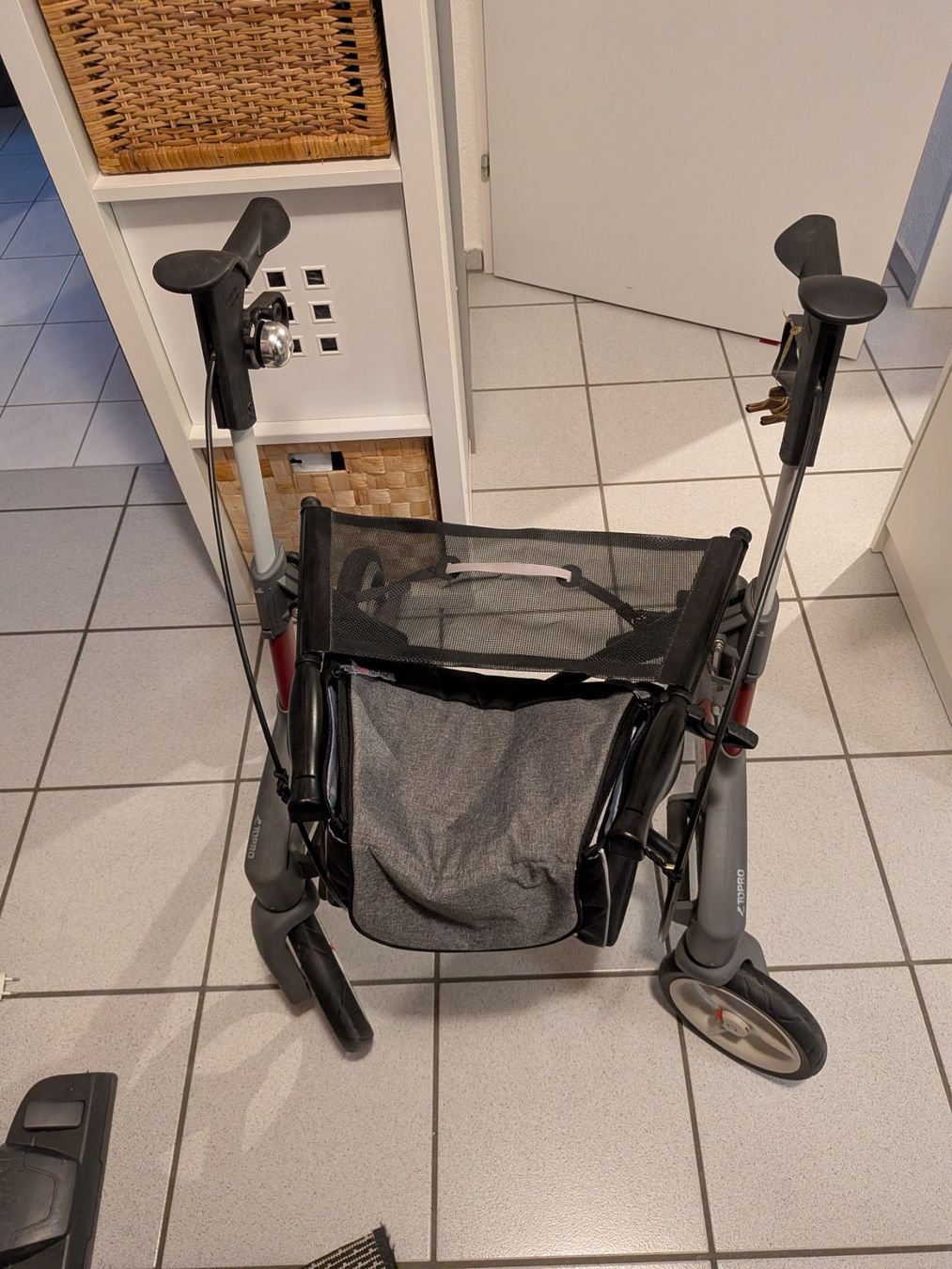 Ausili per la deambulazione: TOPRO Troja 5Gs Rollator – Usato da Zuchwil venduto da paintball666 1