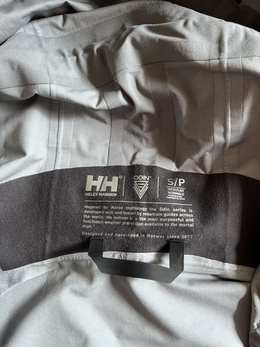 Helly Hansen Giacche: Helly Hansen Odin Hardshelljacke grau – Usato da Wetzikon ZH venduto da chr_6qf7 3