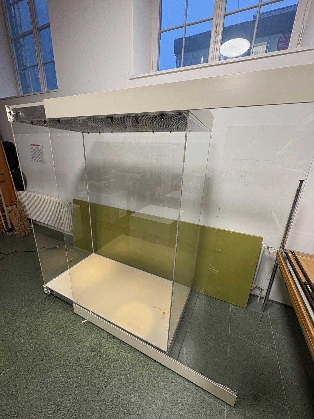 Vetrine: Vitrine mit Glas VSG, abschliessbar – Usato da Aarau venduto da Naturama_Aargau 2