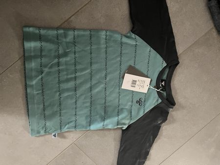 Hummel Langarmshirt Gr. 110 mint/schwarz mit Etikett, neu