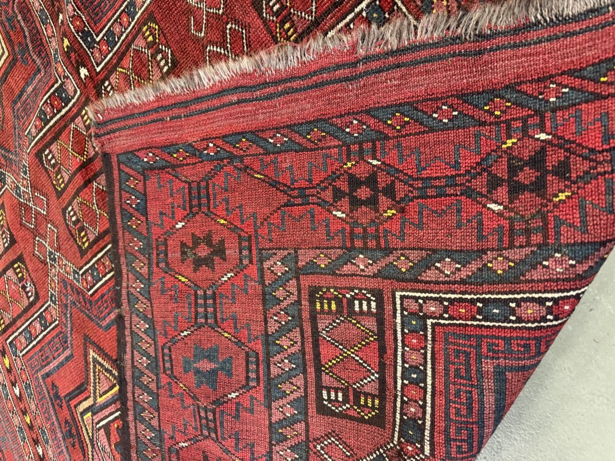 Tappeti: Alt Orientteppich rot mit geometrischem Muster  – Usato da Strengelbach venduto da RaenAntikDesign 5