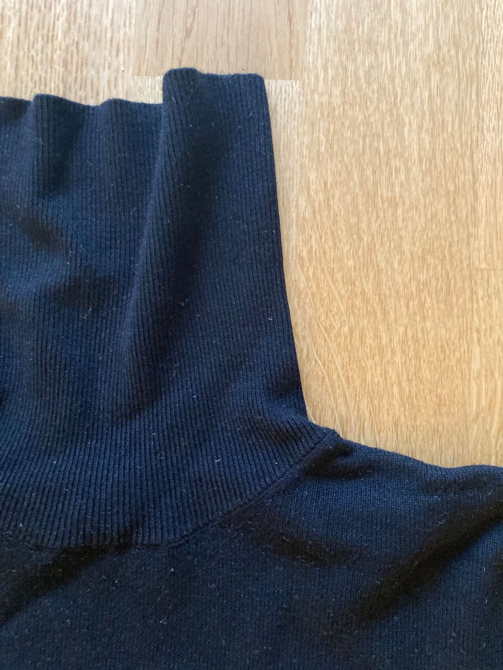 H&M Pullover & Sweatshirts: Rollkragenpullover | H&M * Grösse XS – Gebraucht aus Basel von AufeinenBlick 1