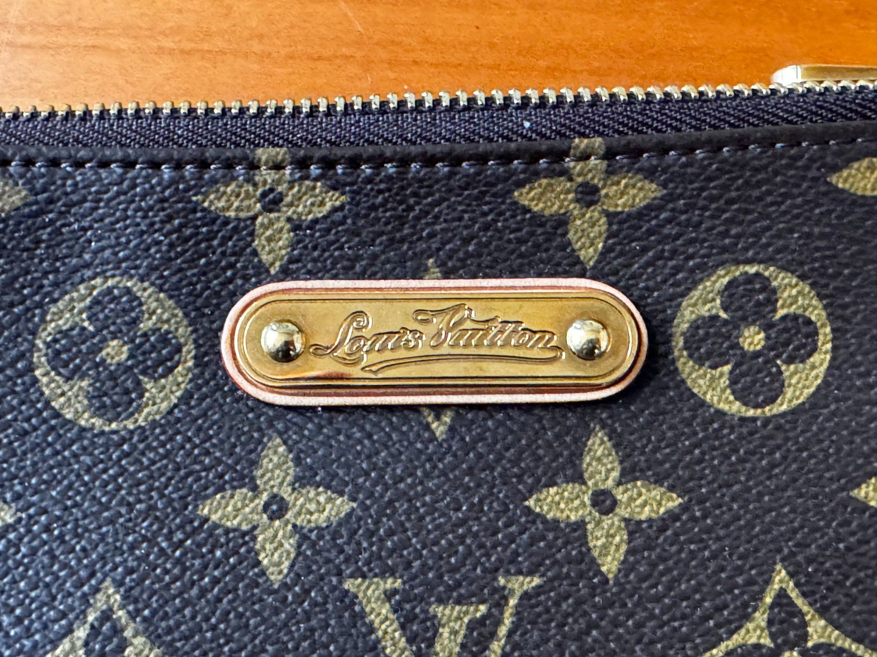 Louis Vuitton Taschen für Damen: Pochette Louis Vuitton Milla Monogram - Clutch / Sac à main – Gebraucht aus Vufflens-le-Château von frank_b 4