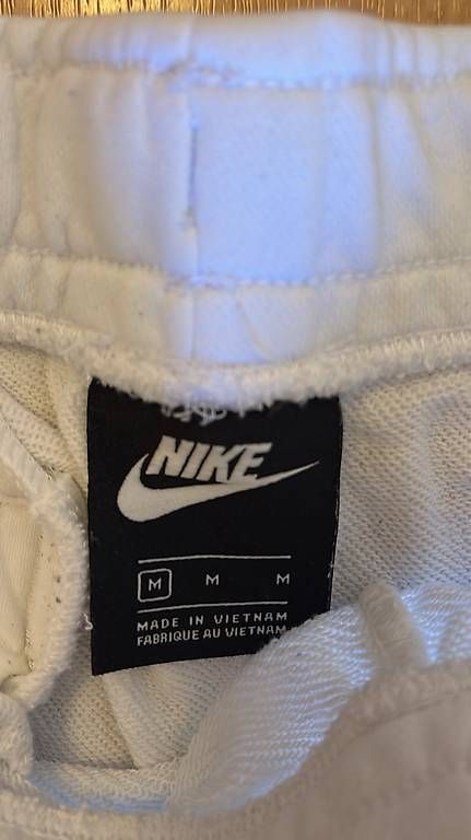 Pantaloni: Pantaloncini Nike  – Usato da Riva San Vitale venduto da ame_rtg5 2