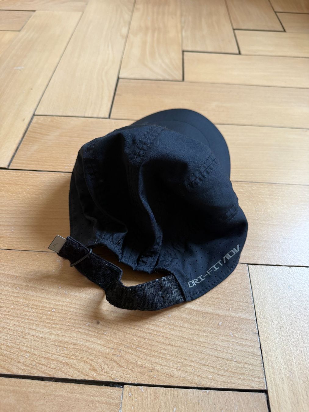 Nike Copricapi, berretti & cappellini: NIKE Tailwind Sport Cap schwarz – Usato da Zürich venduto da Diazaio 2