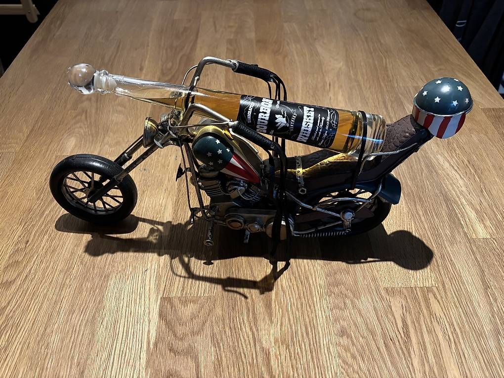 Tutte le decorazioni: Deko-Motorrad mit Whiskyflasche  – Usato da Münsingen venduto da Poili-9 2