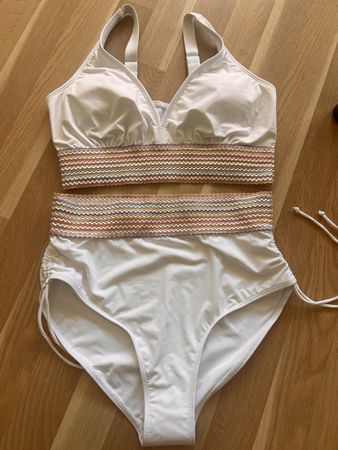 Bikini Weiss mit Zierstreifen Grösse M neu
