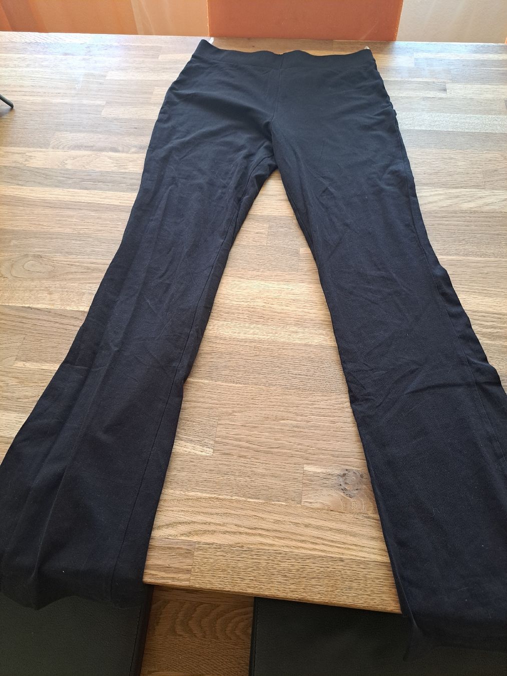 C&A Pantaloni: Leggins Schlaghose Grösse 176 – Usato da Münsingen venduto da chrigu212
