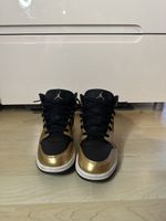 Goldene Nike Jordan 1 Mid Schuhe Gr. 37.5