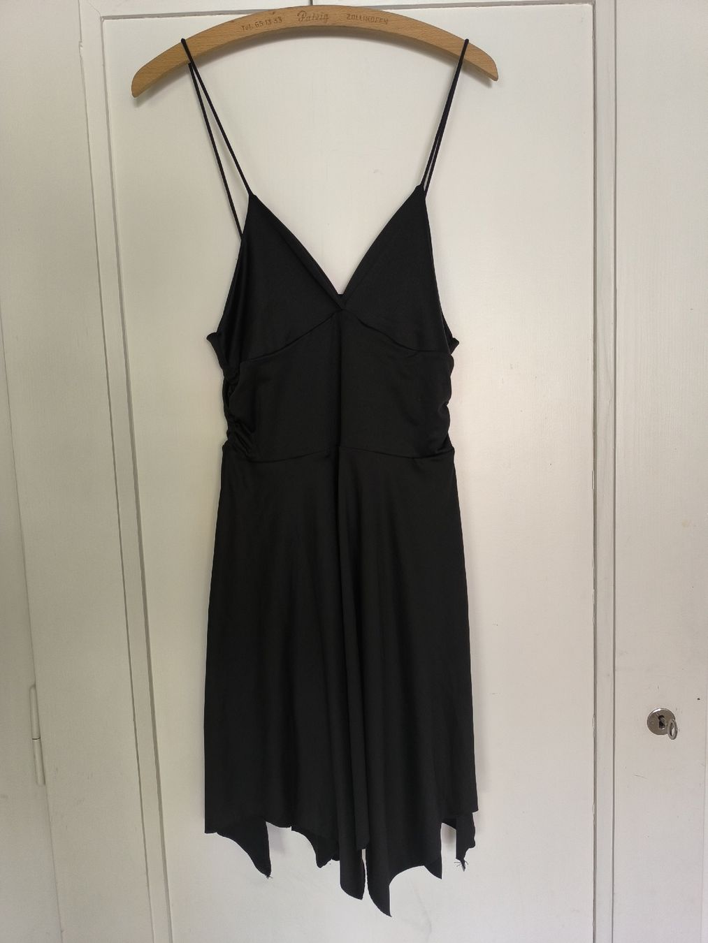 Kleider: Kleid Schwarz Grösse L – Neu (gemäss Beschreibung) aus Brügg BE von Meui_Zouberding 1