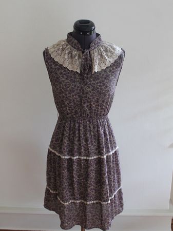 Sommerkleid mit Spitzenbesatz