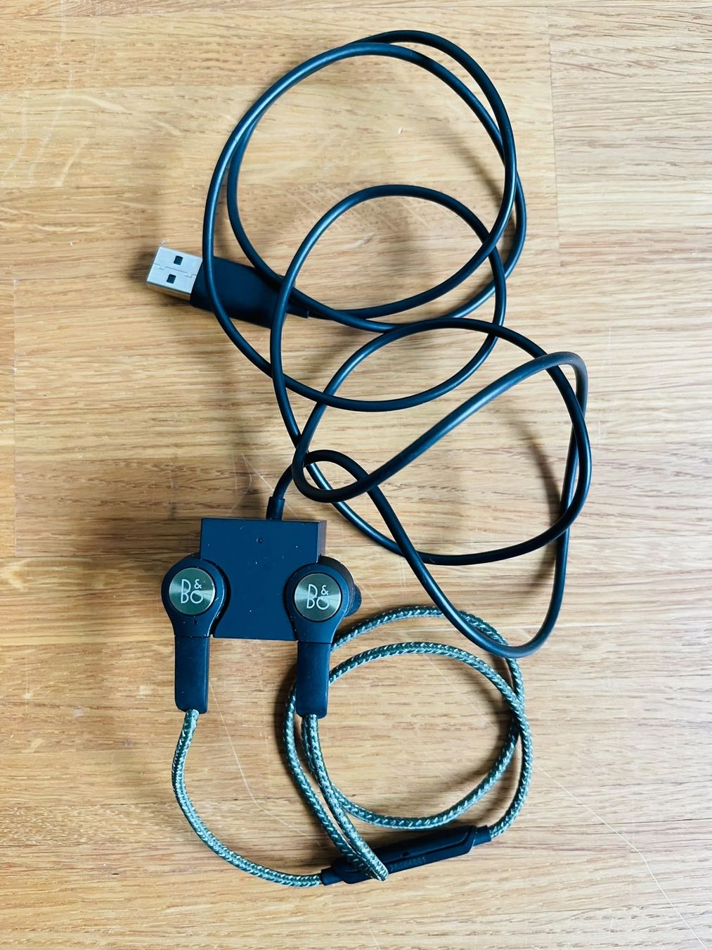 Bang & Olufsen Cuffie: Deux écouteurs B&O E8 2.0, B&O beoplay H5 – Usato da Zürich venduto da rit_y22r 2