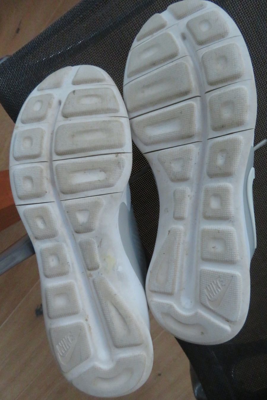Nike Damenschuhe: NIKE Sneaker Grösse 38,5 – Gebraucht aus Wil ZH von Tamagy 2
