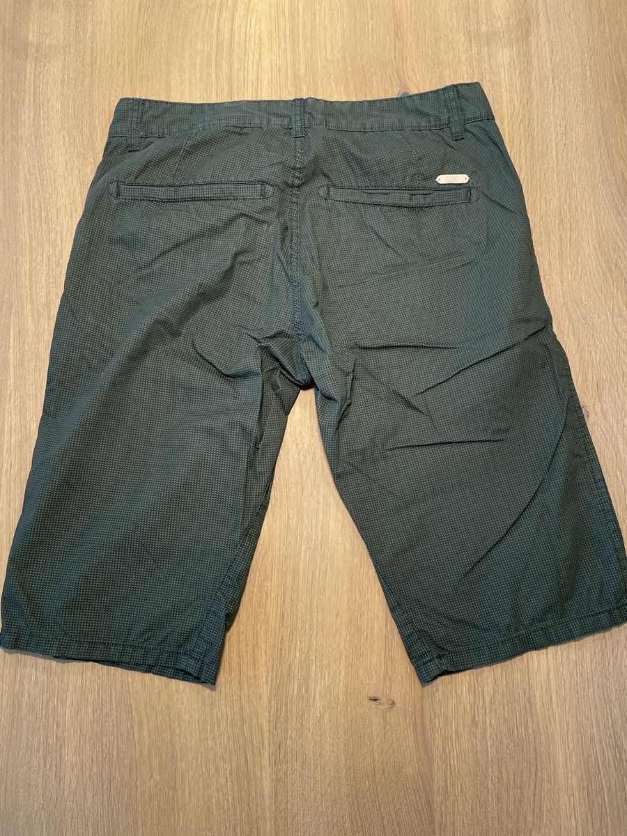 Esprit Hosen: Esprit Shorts Slim Fit Size 29 – Gebraucht aus Uznach von Player6 3