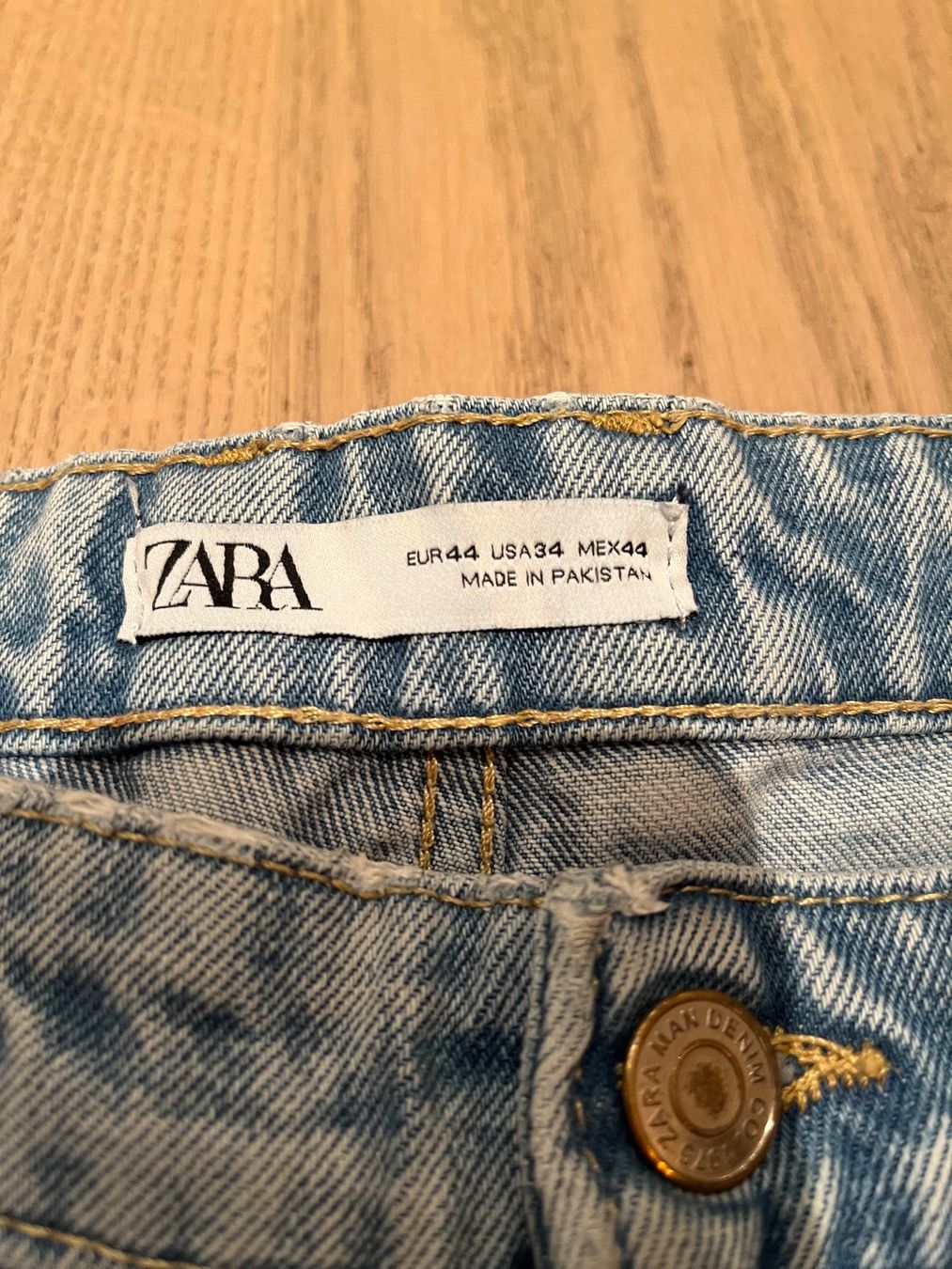 Zara Jeans: Kurze Jeansshorts – D'occasion à Winterthur par saram26 2