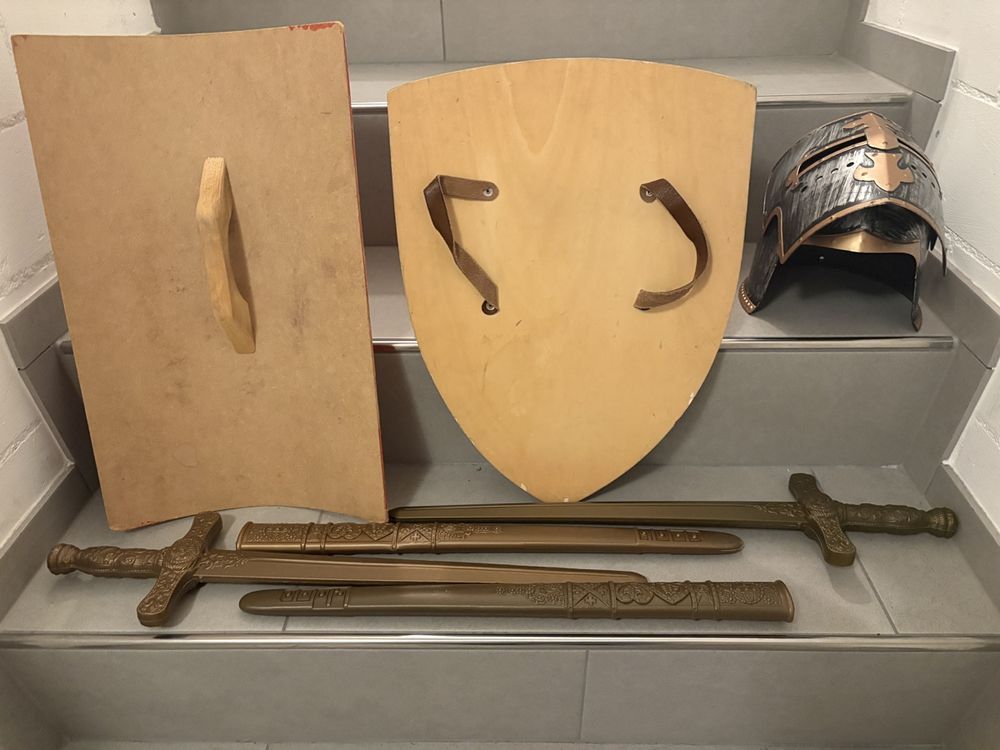 Ritter & Römer - 2 Schwert Schild Helm - Versand mög (Gebraucht) in ...